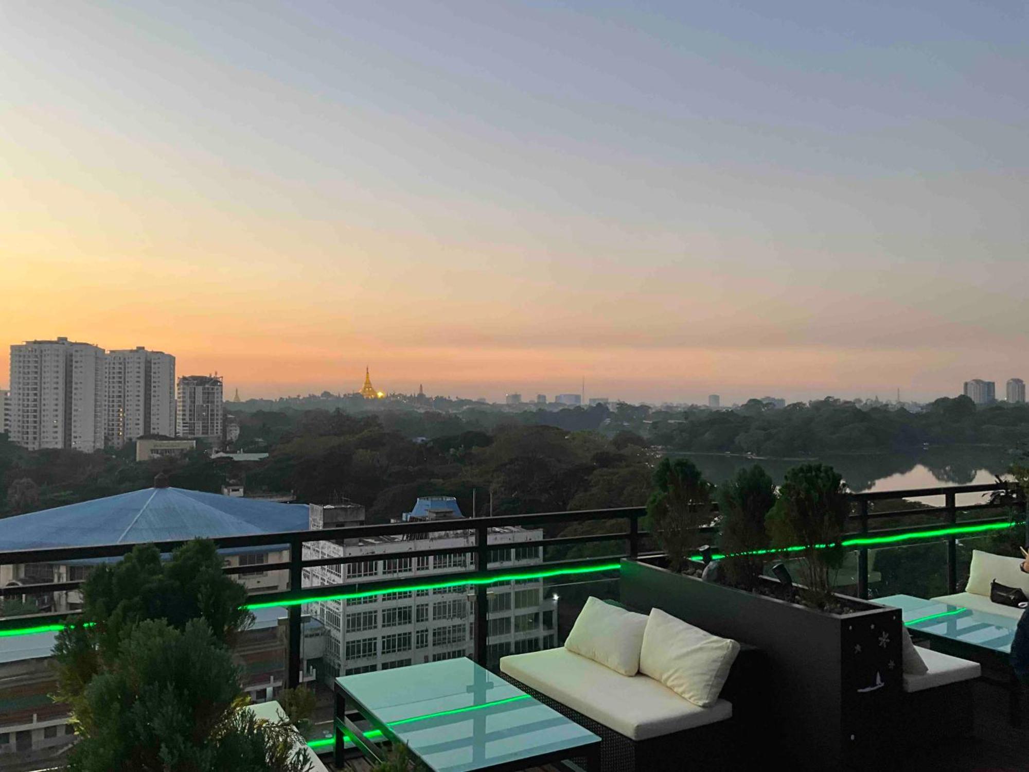 Hotel Wyndham Grand Yangon Exterior foto